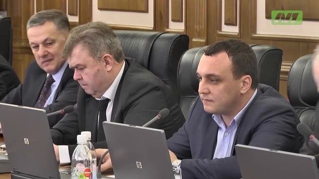 Депутаты бюджет обсуждают
