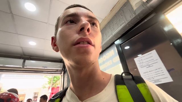 Первые ЭМОЦИИ от Вьетнама! Поселился рядом с проститу?