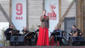 Людмила Боталова и ансамбль "Русский тембр" исполняют "Под дугой колокольчик поёт"