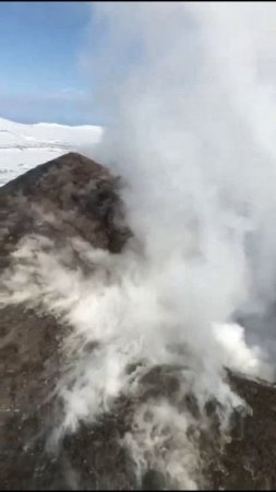 Карымский вулкан выбросил пепел на 3,5 км