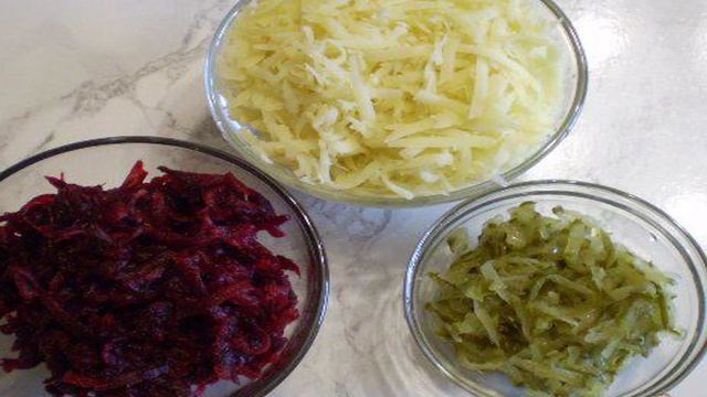 Салат с жареными грибами и свеклой
