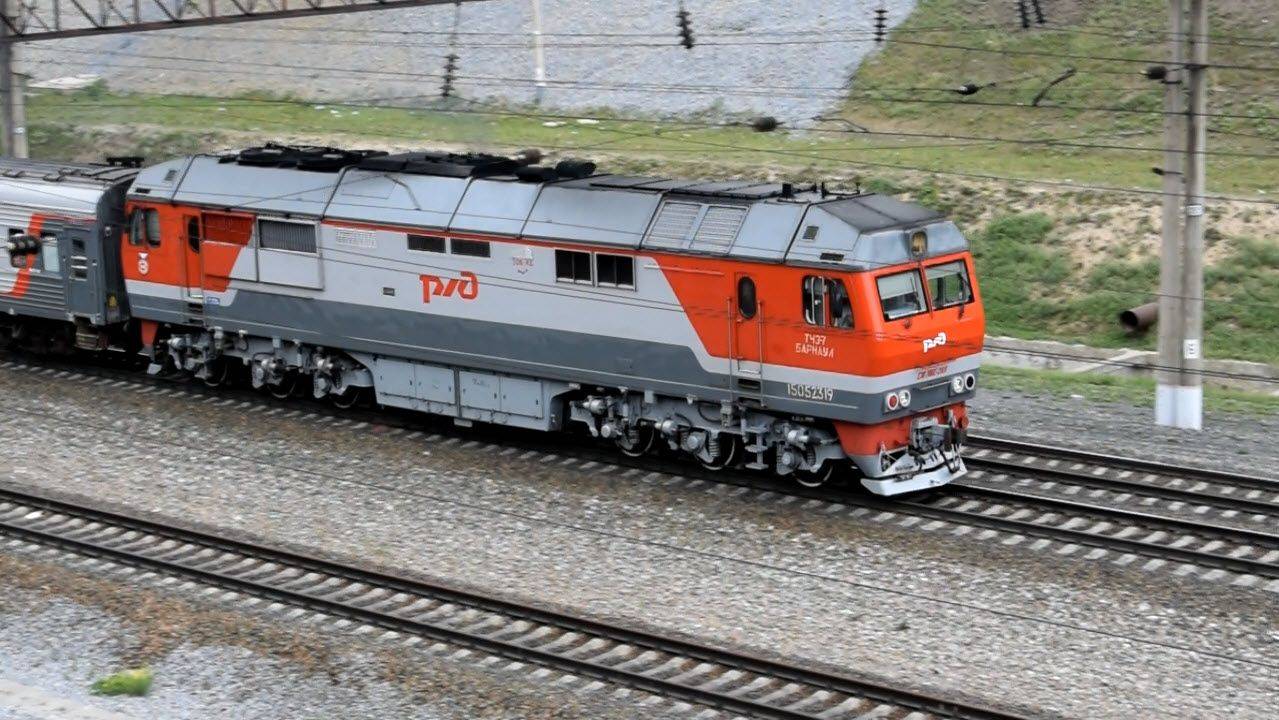 Тепловоз ТЭП70БС-269 с поездом "Восток"