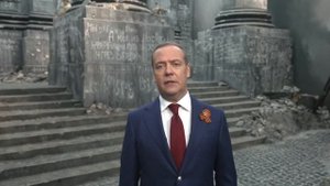 Дмитрий Медведев поздравил россиян с 80-летием Победы на фоне панорамы «Битва за Берлин»