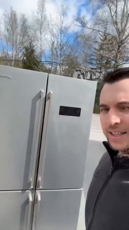 Деньги на полу не валяются. Их нужно уметь поднимать.П?