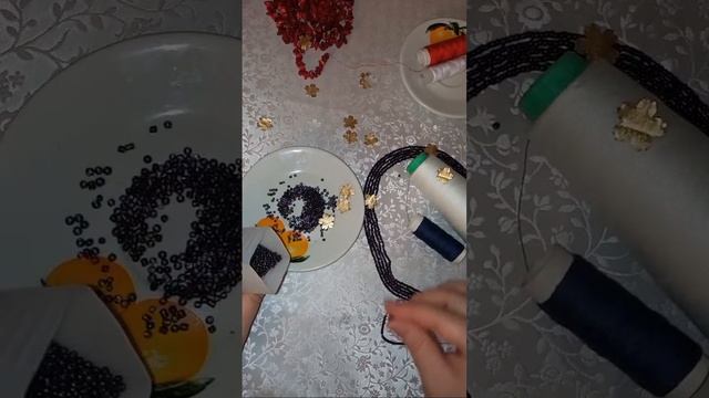 Найкращий момент 20:29 – 25:29 із трансляції Рукоділля з Nilena Sans намисто з бісеру ч.2 beads смотреть онлайн