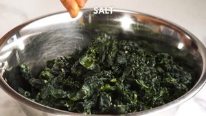 VkusniyDen салат с зеленью и нутом и классической заправкой