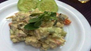 Салат Оливье с курицей