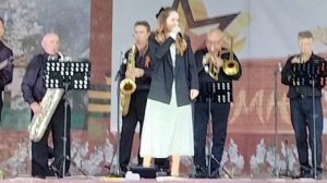 Лина Борисова и эстрадно- духовой оркестр. "Ах, эти тучи в голубом".