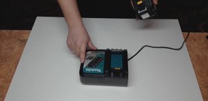Зарядное устройство Makita. Как поменять мелодию на зарядном устройстве.