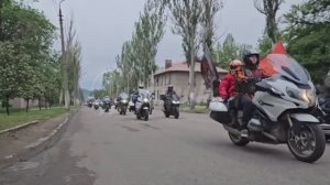 В ДНР к 80-летию Победы прошли автомотопробег до Саур-Могилы и передача монет для памятника воинам