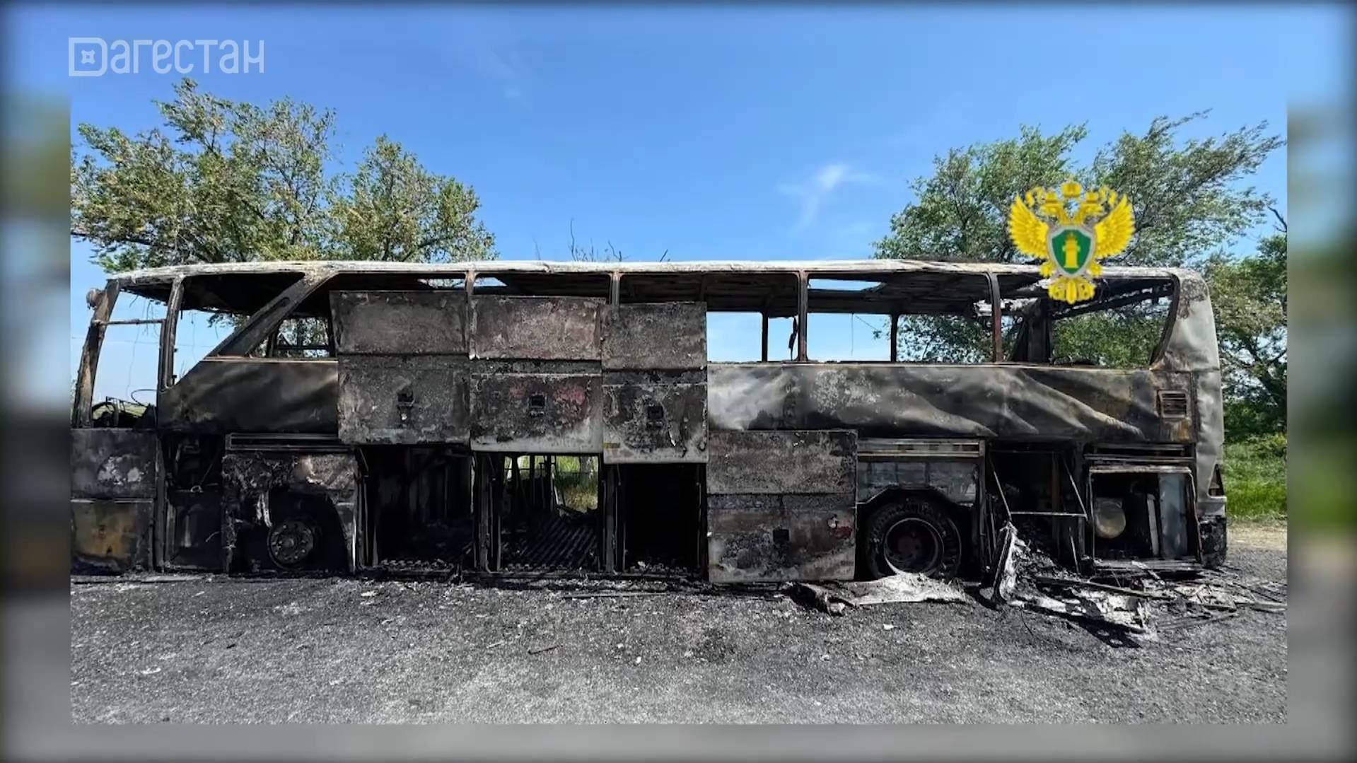 Пассажирский микроавтобус сгорел в Дагестане
