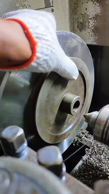 Токарные работы на универсальном станке . #trubomet #CenterMeta смотреть онлайн