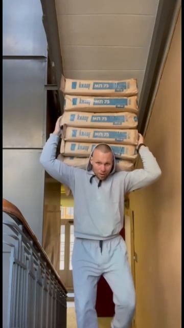 А вам слабо? 180кг подъем по лестнице #рик смотреть онлайн