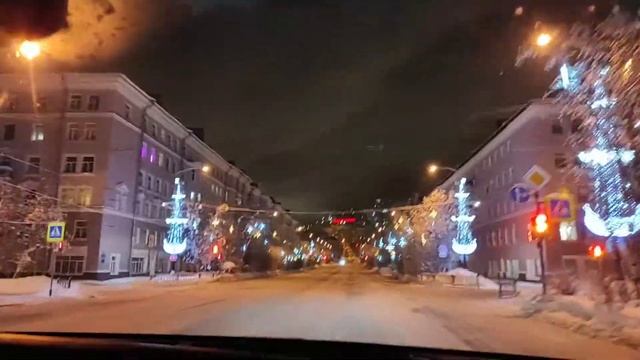 Праздничный город.Едем по городу поздним вечером 3 янв