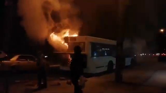 Горит маршрутный автобус в Воронеже смотреть онлайн