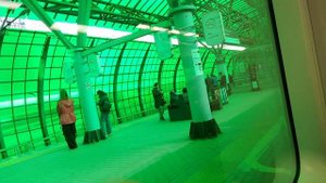 Поездка на МЦК. Едем через Москва Сити и смотрим на другой вид из окна поезда ласточка.