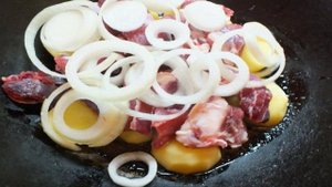 Картофель с говядиной в духовке