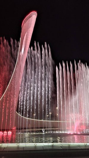 Поющий фонтан в Олимпийском парке.