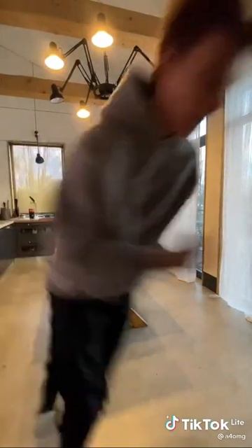 😂Если бы люди катались на роликах вместо того , что-бы смотреть онлайн