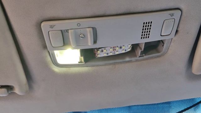 Замена ламп подсветки салона в Skoda #skoda #led #automobile смотреть онлайн