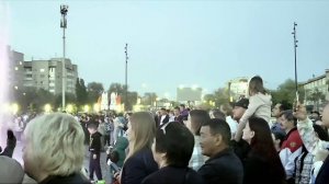 Оренбург Вечерний город Сквер на ул. Чкалова 70  Видео Виктор Поживин