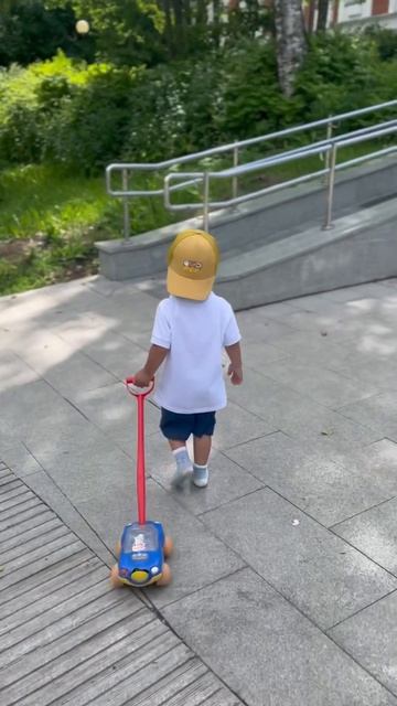 Все танцуют босиком на песке! смотреть онлайн