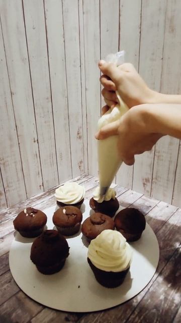 Сделала капкейки брату на день рождения #капкейки #шок смотреть онлайн