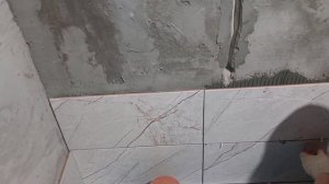 Начинаем делать настенную плитку  в ванной комнате