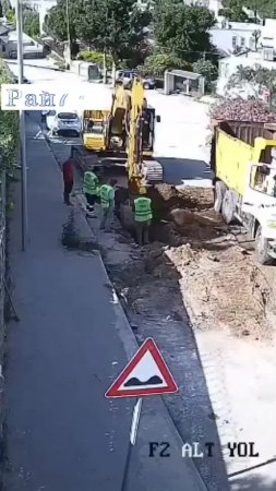 Грязевой душ приняли рабочие из-за повреждения трактористом трубопровода