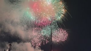 Праздничный салют на Поклонной горе