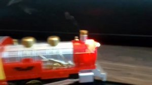 Паровоз. Игрушка 1-й поезд. Настоящий дым. Музыка. Фонар