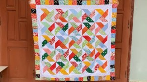 Как сшить лоскутное одеяло, которое потрясающе смотрится только с полосками и квадратным | Свободным
