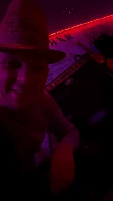 ЯХR - прогреваем лампы на комбике:) Звук просто 🔥 огонь смотреть онлайн