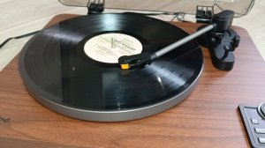 Новинка с автостопом в минималистичном корпусе: Обзор проигрывателя винила Alive Audio Magna Wood