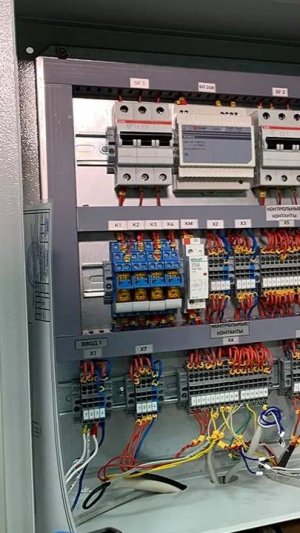 Автоматический ввод резерва на автоматах 250А 2 ввода 1 вывод