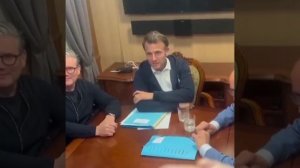 Что за пакет спрятал Макрон при поездке во Львов? У Мерца ложечка в руках!