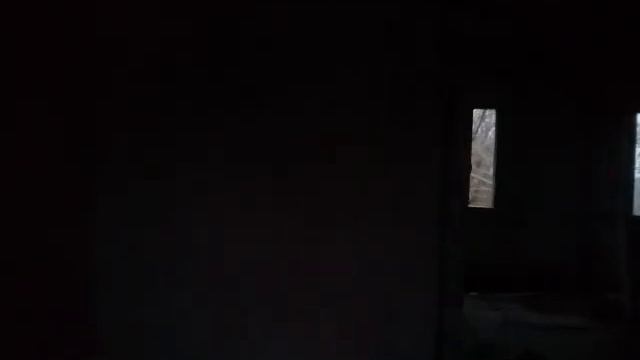 Заброшенный дом. Проклятие у меня заболела нога.