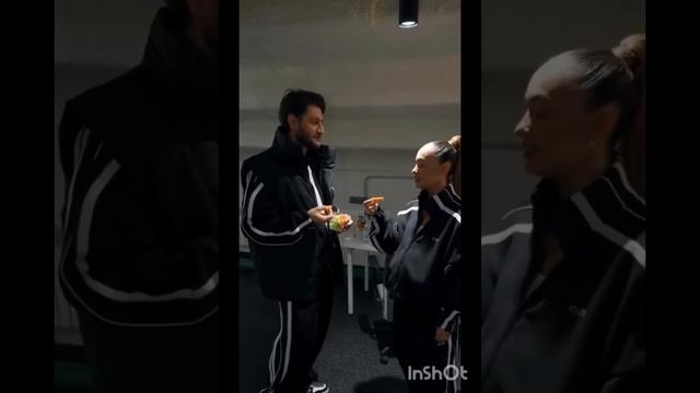 Мари Краймбрери и Давид Манукян - песня : Фонарик для М? смотреть онлайн