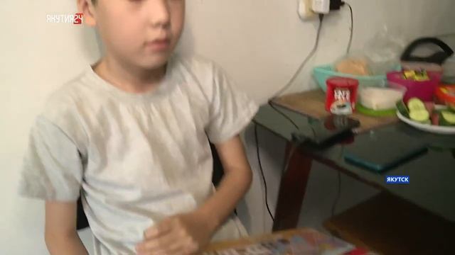 Семье из Якутска вручили школьные принадлежности в ра