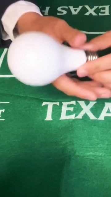 ЭФФЕКТНЫЙ ФОКУС - ЛАМПОЧКА ГОРИТ В РУКЕ | ОБУЧЕНИЕ ФОКУ смотреть онлайн