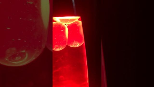 У меня есть лава-лампа красно цвета👍🏻 смотреть онлайн