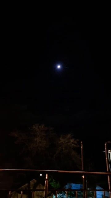 луна это фонарик освещаеться спутником прожектором у? смотреть онлайн