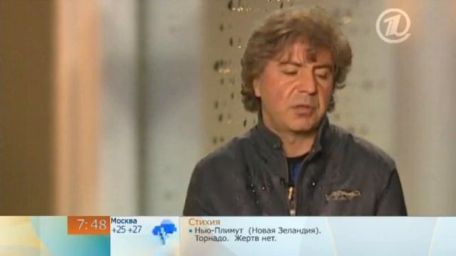 Ненакрашенная, растрепанная, халатике.... смотреть онлайн