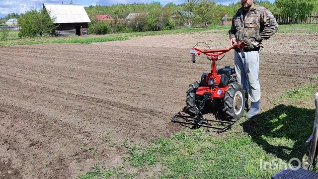 Посадка картофеля под мотоблок. Мотоблок Агат посадка картошки.