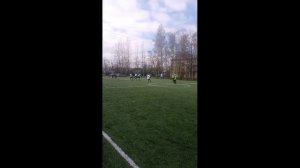 Город Петергоф, улица Озерковая, дом 19, солидные мужчины играют в дворовой футбол, 10.05.2025.