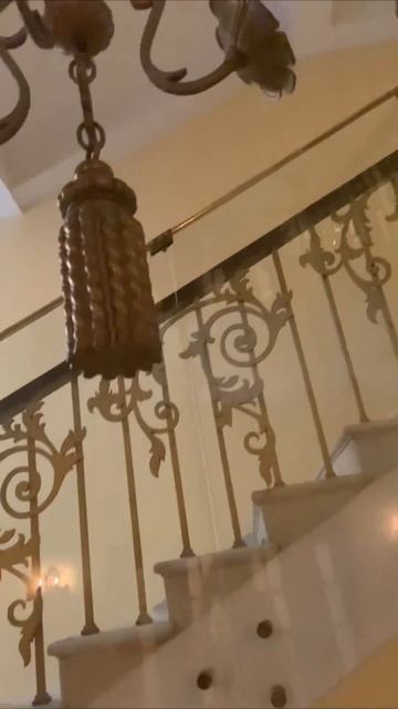 Самая длинная люстра в мире смотреть онлайн