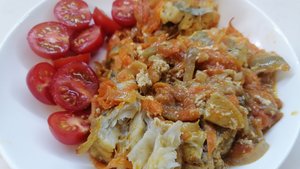 Минтай с луком и морковью в духовке😉