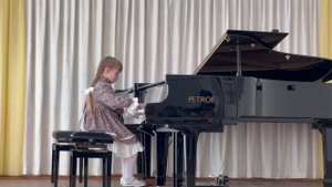 Левина Катя, 8 лет, 2 класс; МБУДО «ДМШ 1 им. А.К. Глазунова» г. Барнаула