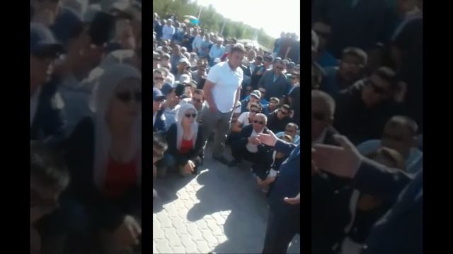 В Жанаозене несколько сотен человек вышли на акцию пр? смотреть онлайн
