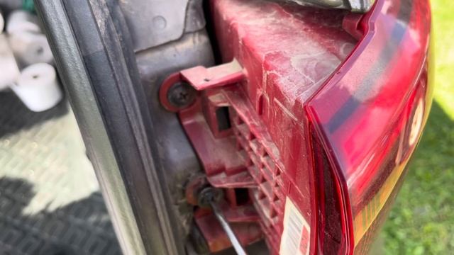 Замена лампочек стоп сигнала на Kia sportage 4 смотреть онлайн